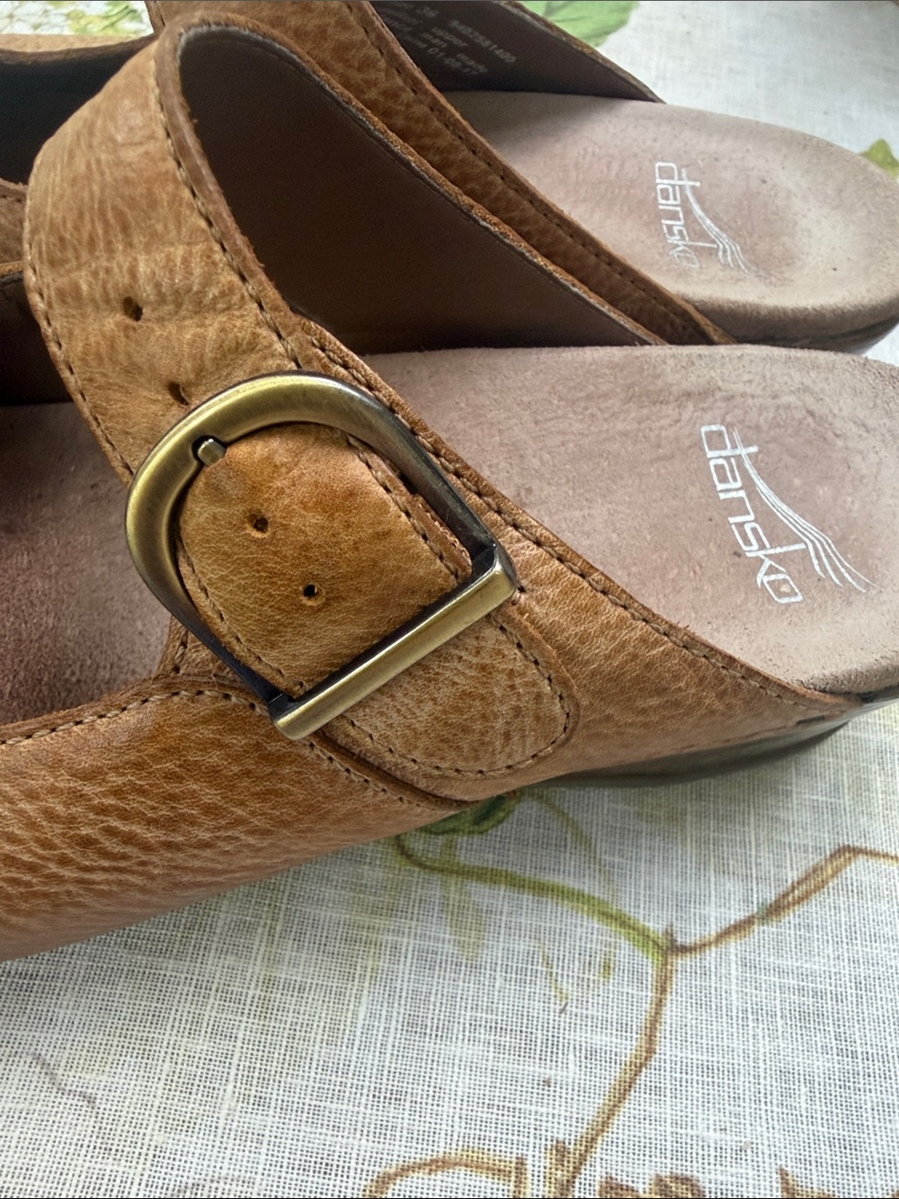Dansko Mary Jane clog
Size 36
Honey color.
Very good condition - Picture 6 of 7